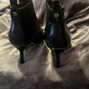 9 1/2 - 3 inch heel - black